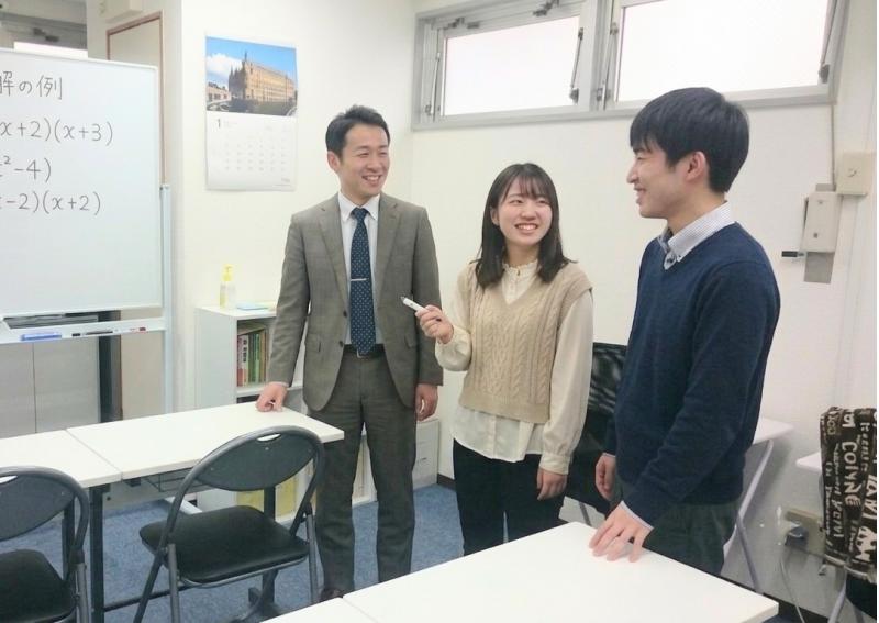小学生に個別指導を行う塾講師｜IMGスクールLight